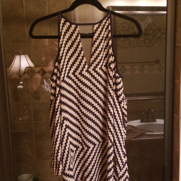 Top - Picture 3 of 4